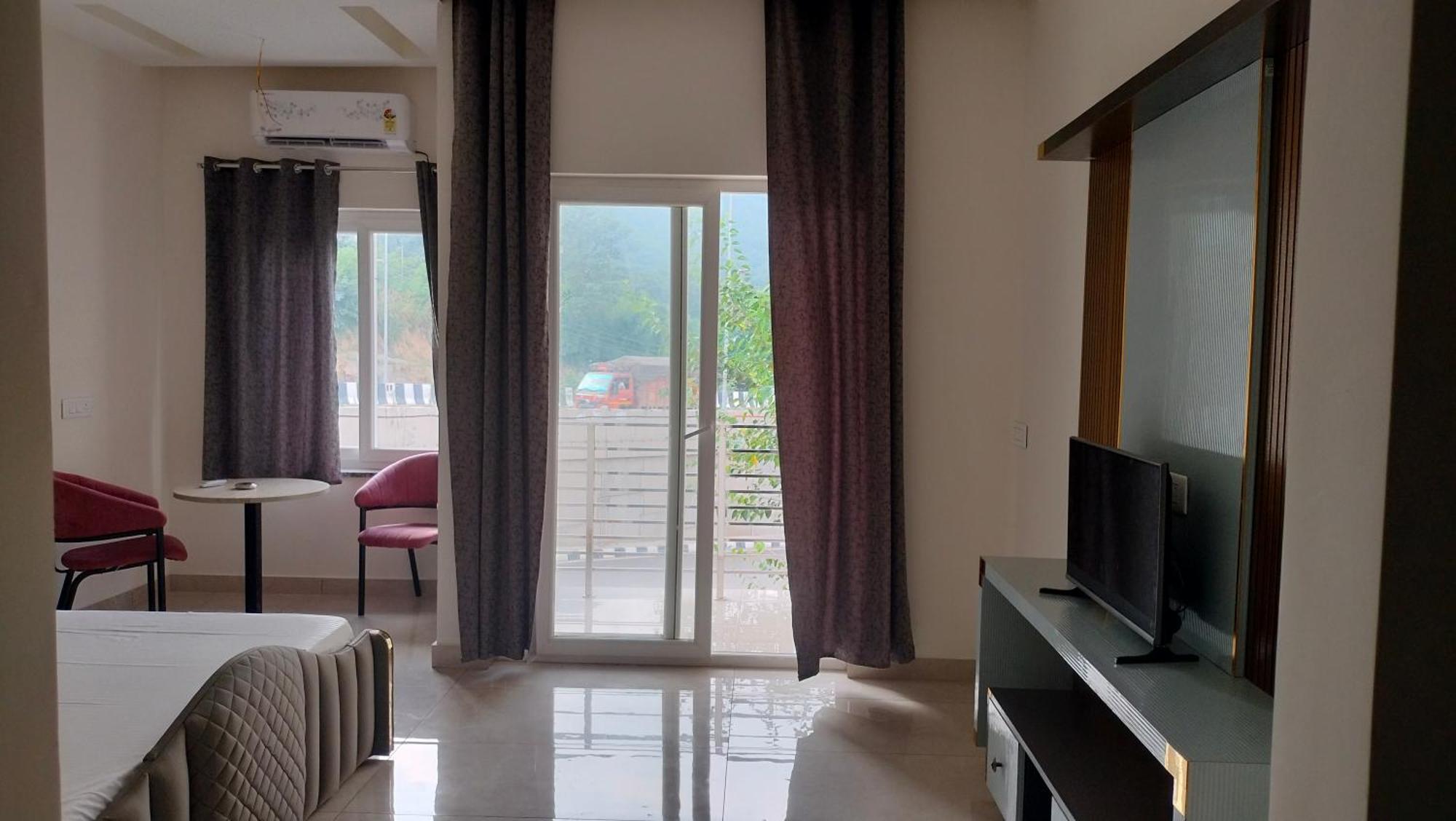 Govind Sagar View Hotel & Restaurant Bilaspur  Екстер'єр фото